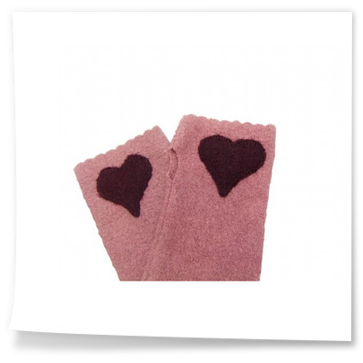 Kinderstulpen mit Herz aus rosa Wollwalk und beerenfarbenen Herzen.