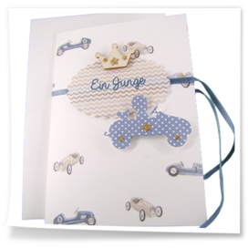 Eine Babykarte mit blauem Auto