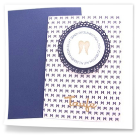 Blau weiße Karte mit Engelsflügeln