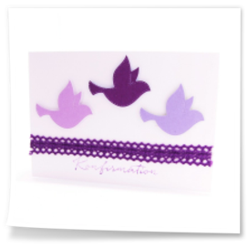 Weisse Kommunionskarte mit lila Tauben