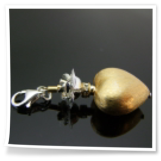 Charm in Herzform in gebürstetem Silber