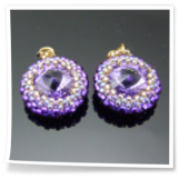 Lila Ohrringen umperlt mit Rocailles