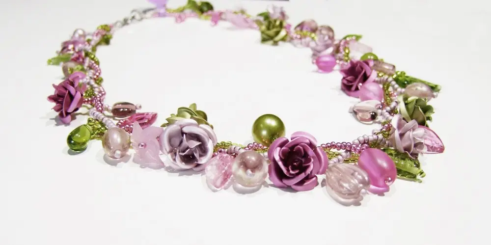 Perlenschmuck ind rosa. lila,grün