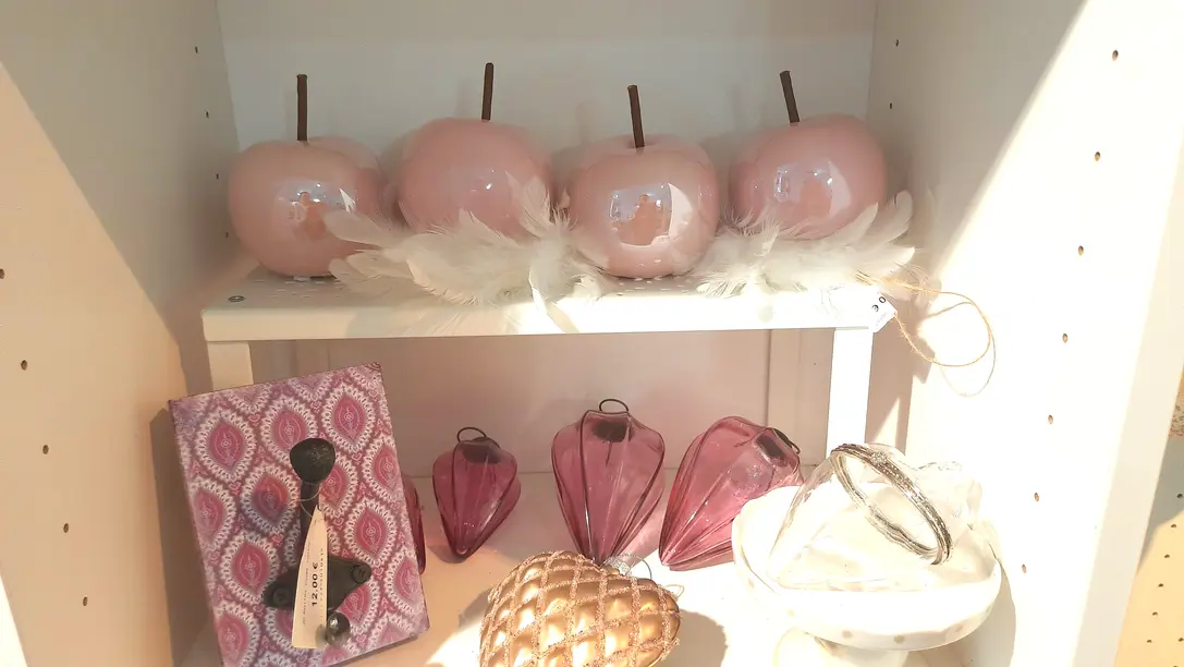 Alles in rosa dekoriert