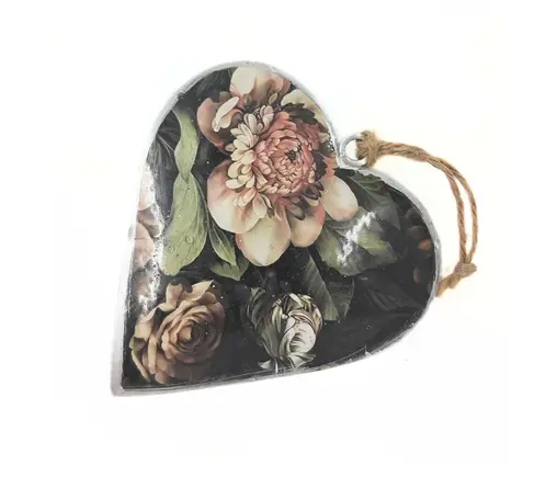 Kleiner handgenähter Herzanhänger aus Stoff